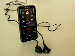 sony-e436f-1
